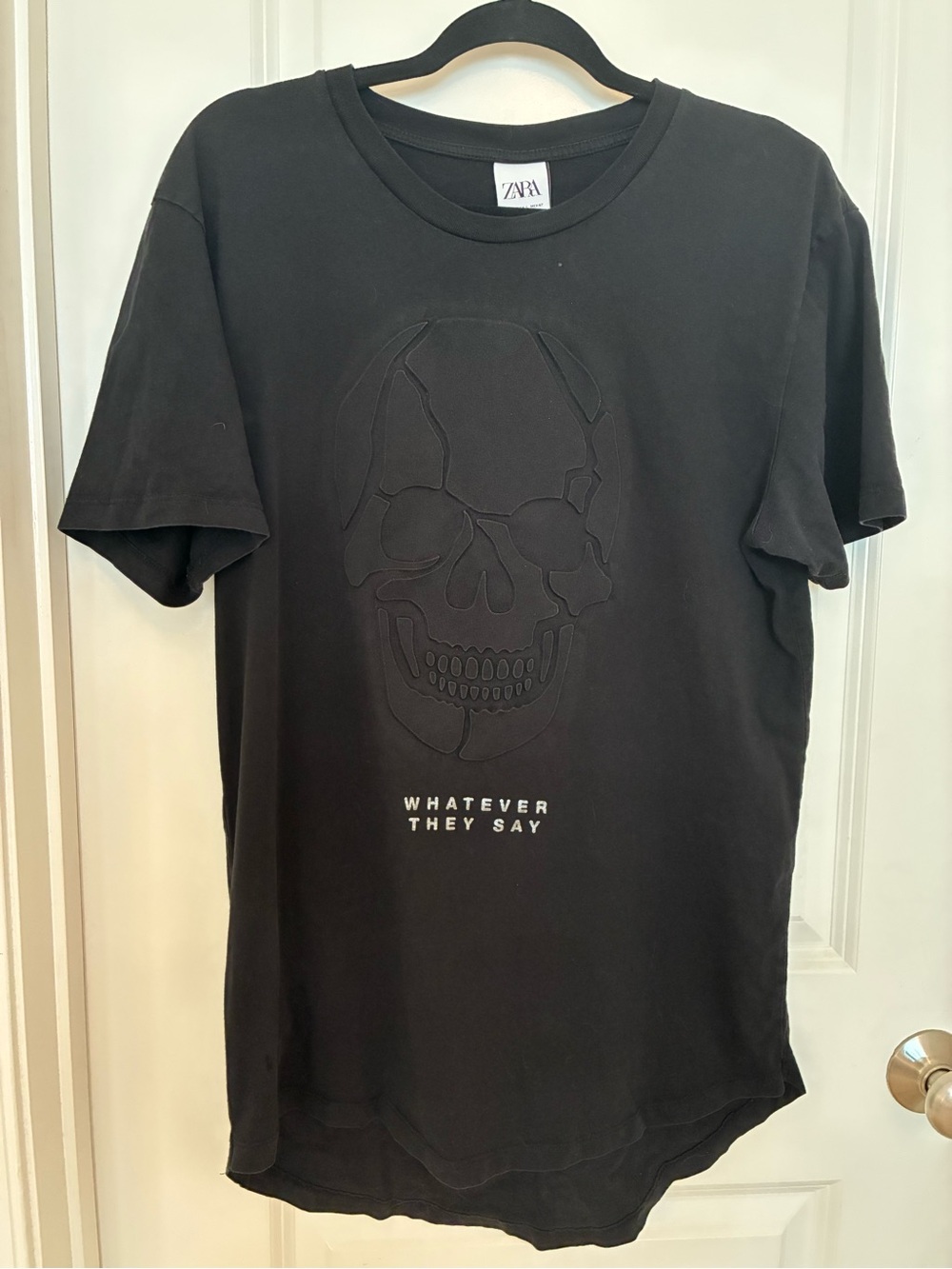 Hidden Art Zara Black Short-Sleeve Embossed Skull Graphic Tee
